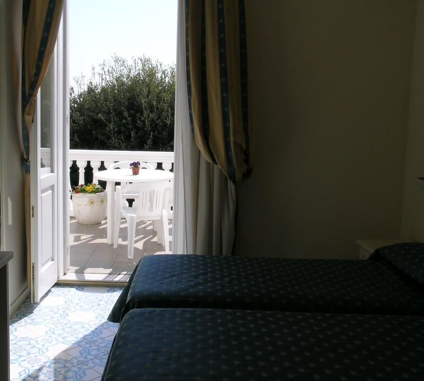 Camera Matrimoniale/Doppia con Letti Singoli con Balcone